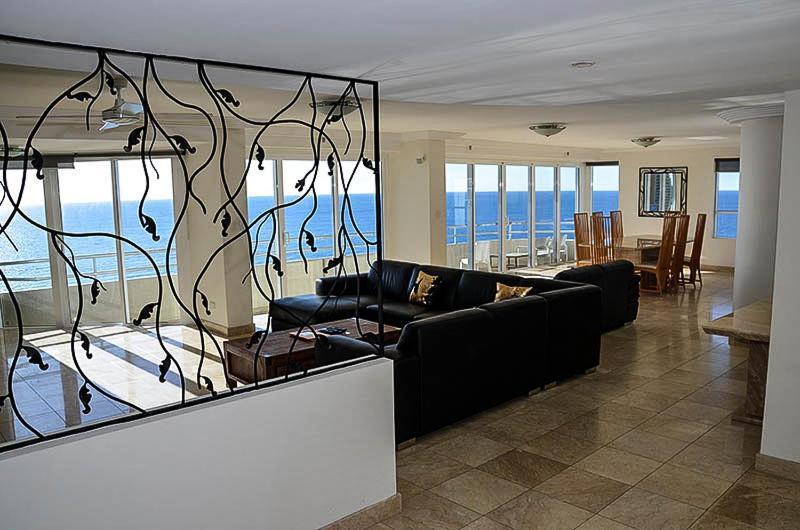 Zenith Ocean Front - Official Listing 3* Gold Coast